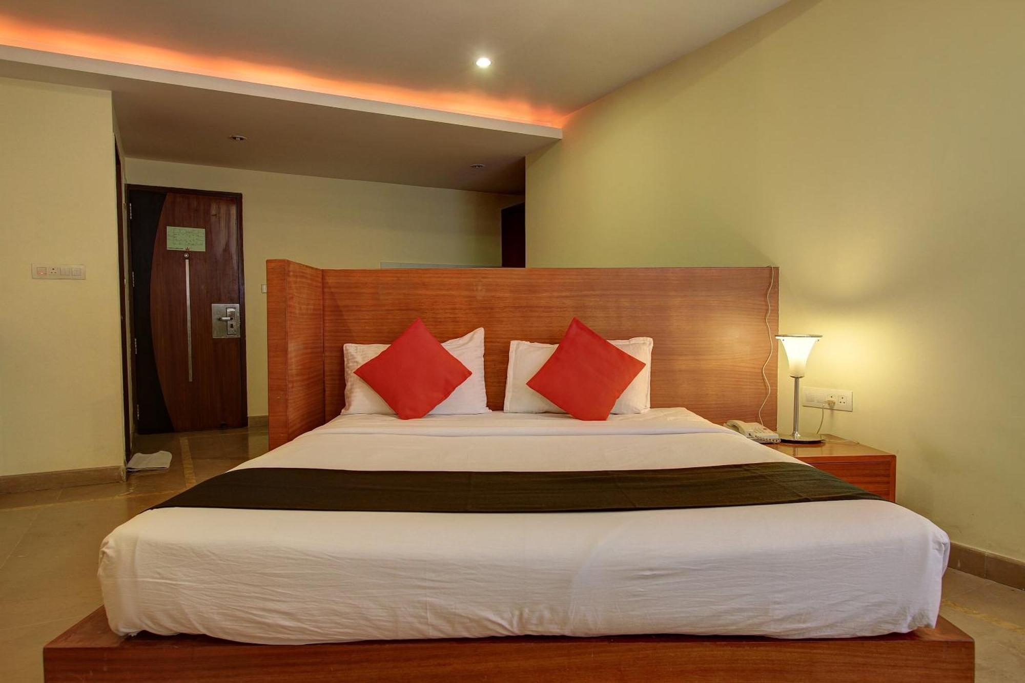 โอโย 72404 ไนดู พาเลซ Hotel บังกาลอร์ ภายนอก รูปภาพ