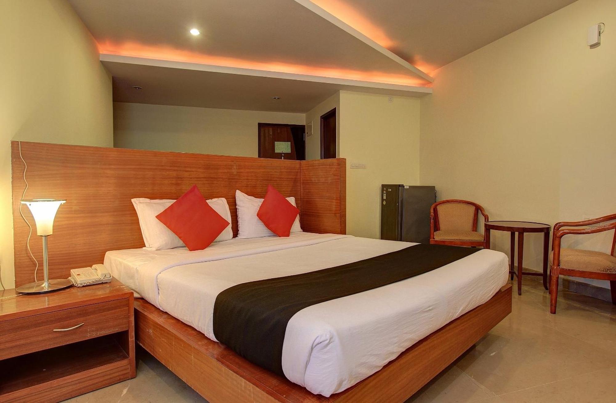 โอโย 72404 ไนดู พาเลซ Hotel บังกาลอร์ ภายนอก รูปภาพ